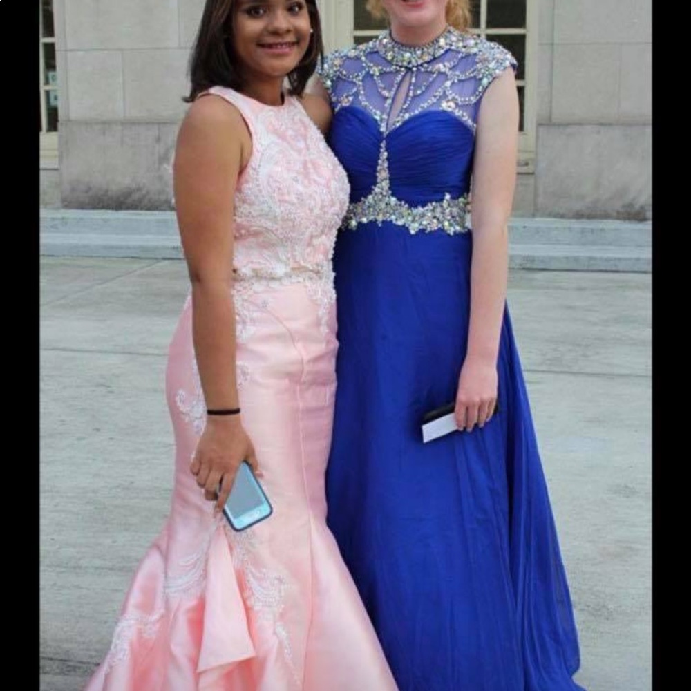I have a new dress in the style of the pink one !